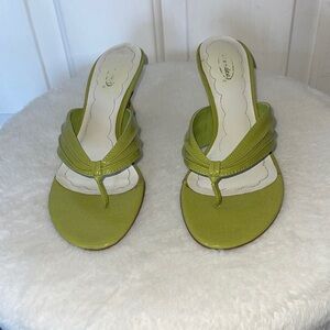 Mandee Clogs Lime Green Women's Sandals